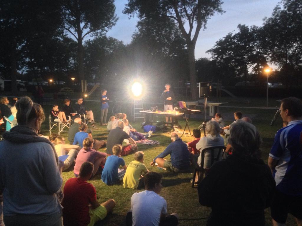 dabarouddorp's tweet photo. Na de volleybal buiten de avondsluiting houden, hoe gaaf is dat! #dabarwerk #volleybal #dagsluiting @dabarwerk http://t.co/DAxUymMXwf