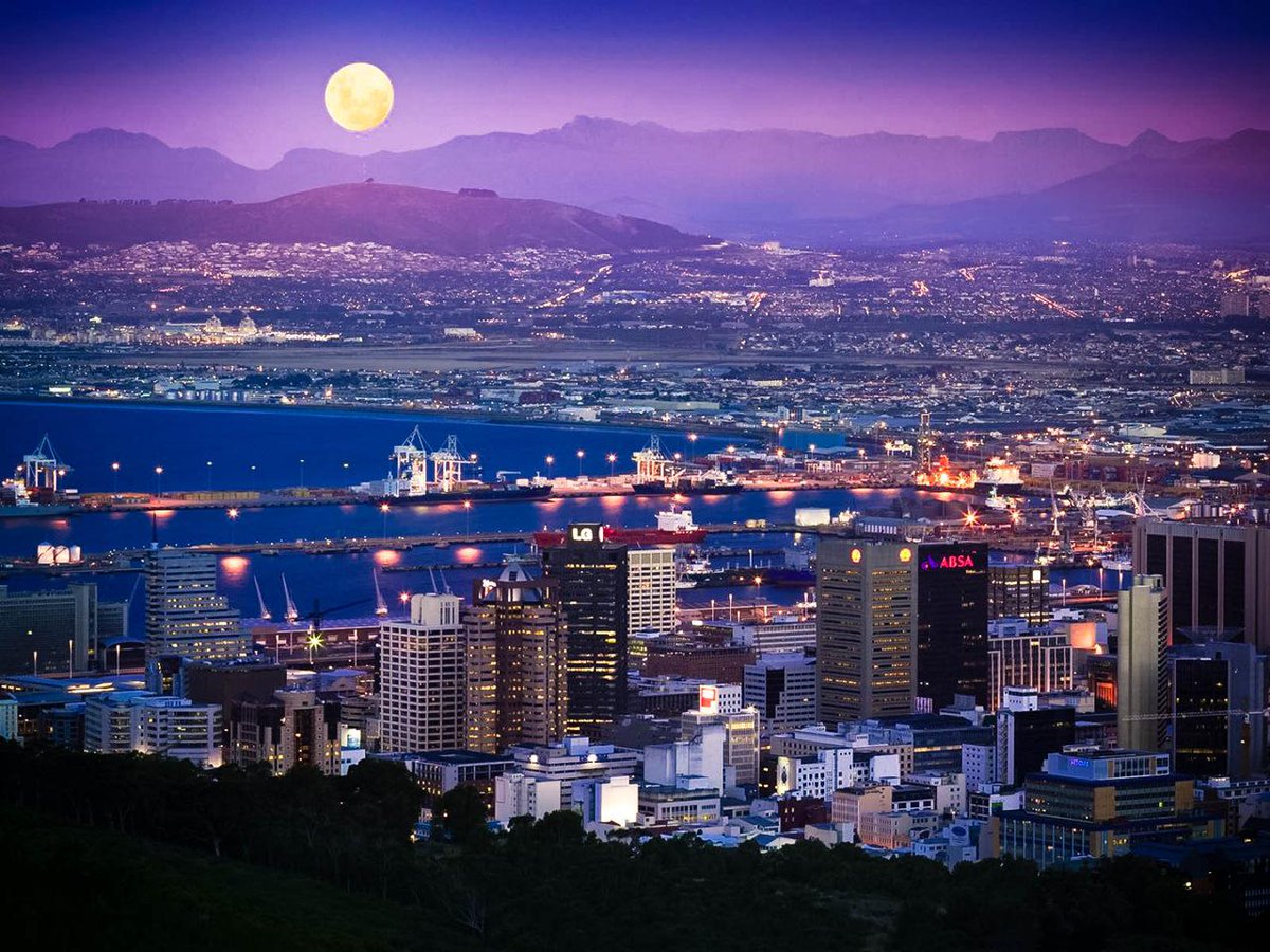 vacaygoals's tweet photo. Cape Town, South Africa 🌙 http://t.co/hx28umYfra