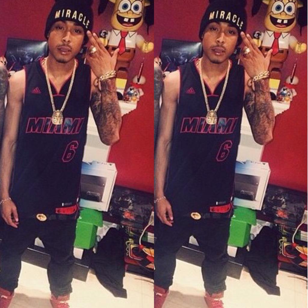 _khalxs's tweet photo. that hoe ain't worth my attention, she's just my dick worth. http://t.co/zRL6oCdyth