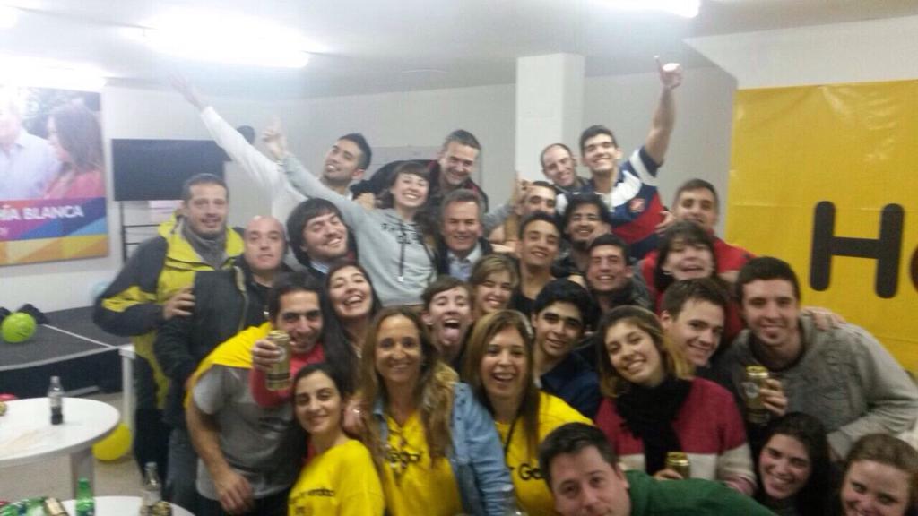 SoleMartinezBB's tweet photo. Esto es un gran EQUIPO!!! #HectoryVos @solepisani @TomasMarisco @hector_gay @NidiaMoirano http://t.co/bPRnItpYyC