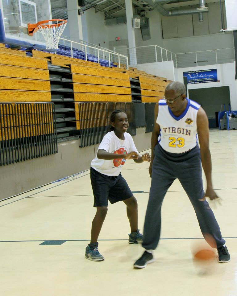 <a href="/uvipresident/">David Hall</a> donned his basketball jersey &amp; answered the challenge of 2 <a href="/UVICES/">Mãe Uvices</a> Agricultural Summer Camp students.