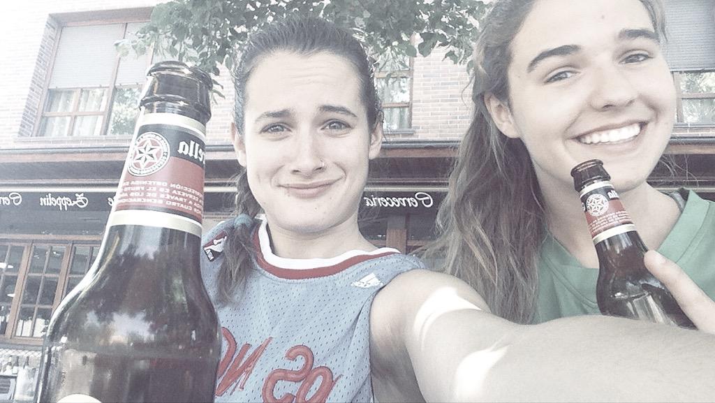 mpereda4_'s tweet photo. Miss you, miss you, miss you!! @usua96 http://t.co/VSzmyhUE45