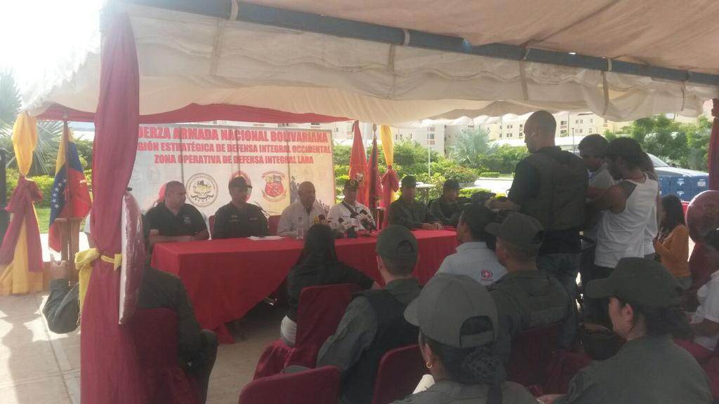CICPC0056's tweet photo. #OLPLARA Comandante Reyes Reyes preside reunión ofreciendo resultados de efectividad con organismos de seguridad http://t.co/KugrSpnmg1