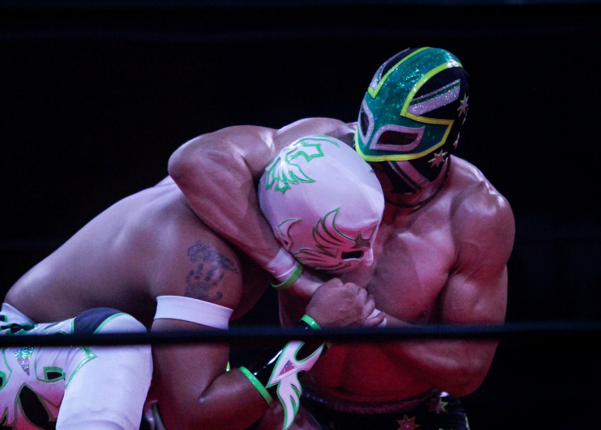 Lucha3LX's tweet photo. Así vivimos la @luchalibreaaa con las estrellas de México. Pronto noticias para la Lucha Libre Colombiana. http://t.co/1ZECgv2aaU
