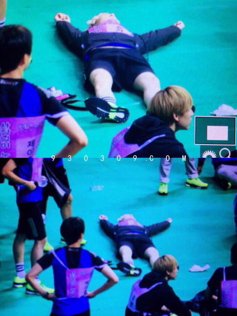 relatableyoongi's tweet photo. During gym class http://t.co/UhHUCERdve