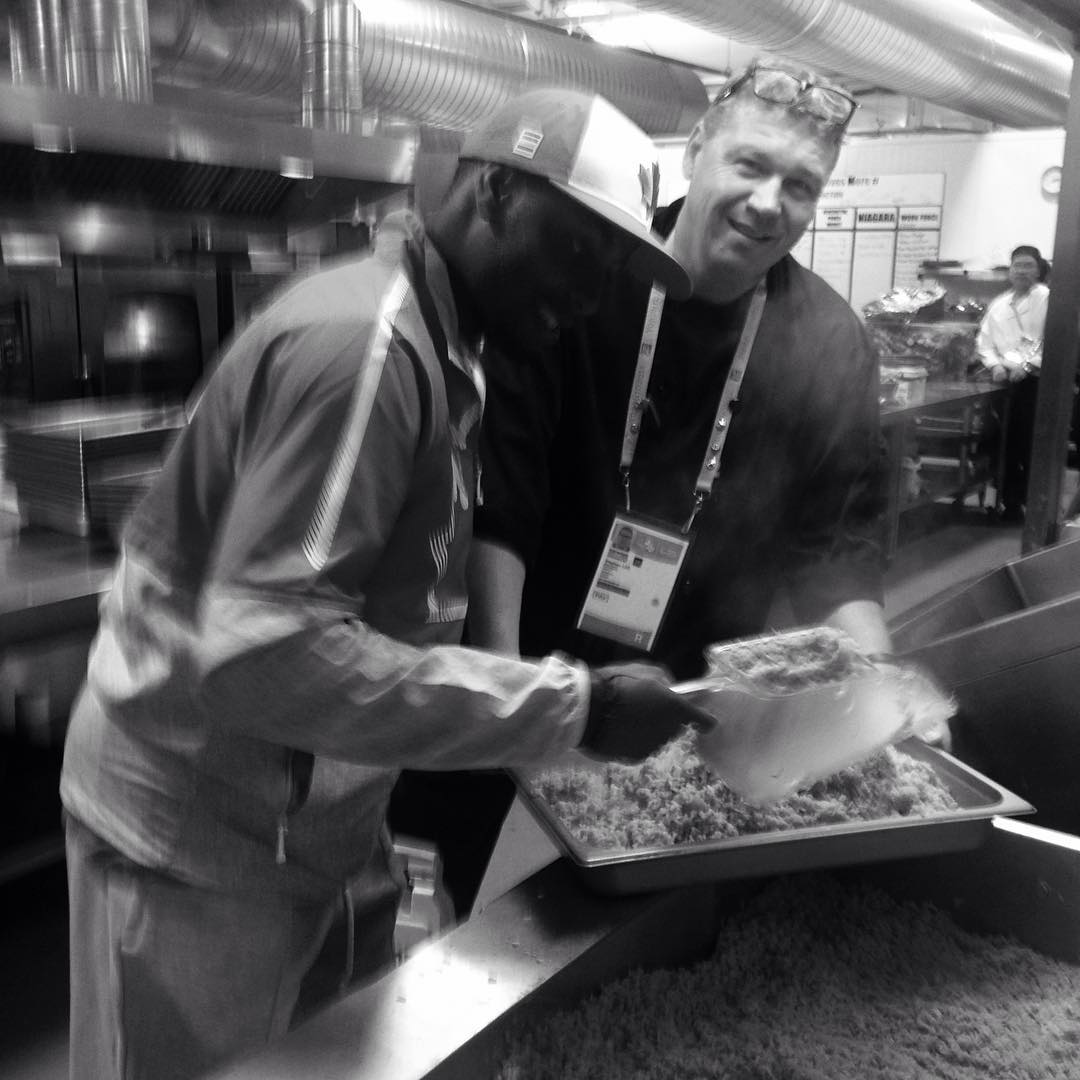 BMTaSpectator's tweet photo. Thanks to @CDNParalympics for lending us a hand before the return from Opening Ceremony! http://t.co/PQyeFlB0jq