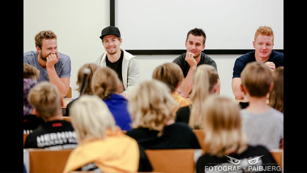 Great time being home visiting the hockey school. Had fun talking to the kids and skating w the goalies! #allsmiles