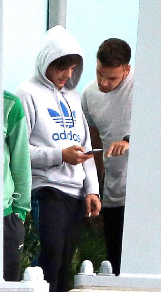 sesh_pidorasi's tweet photo. А смешняфка про "ААА ООН ЖИИВЕЕТ В ДВЕ ЖИИЗНИИ" уже была? #BelieveInMagicBall http://t.co/oNgfXCF3PN