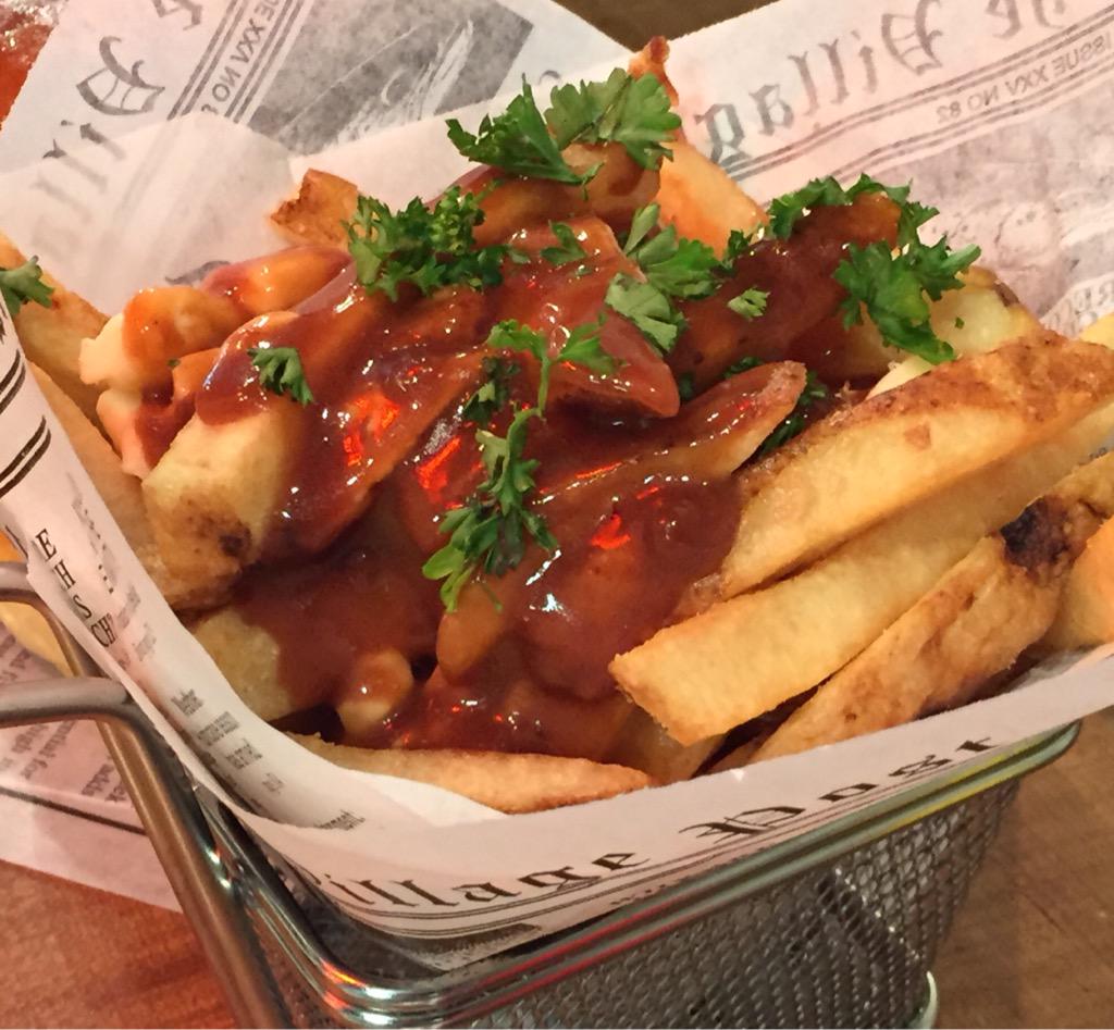 wildburgrr's tweet photo. This rainy day is calling for a night of some #Poutine fun @Orderit @chowhoundgta @JUSTEATca @Mt_Pleasant_BIA http://t.co/QiQ9qEM5KM