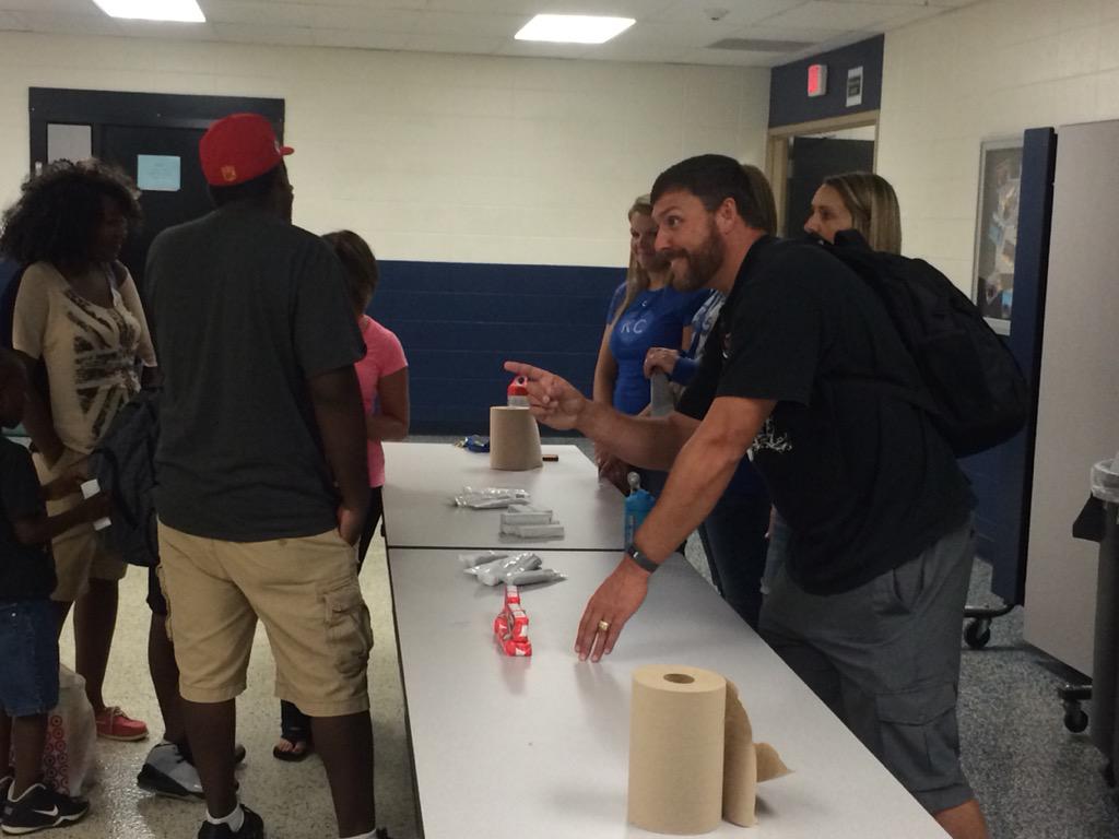 otmstigers's tweet image. Welcome 6th grade! @otmstigers #eyeofthetiger #roar #backtoschool