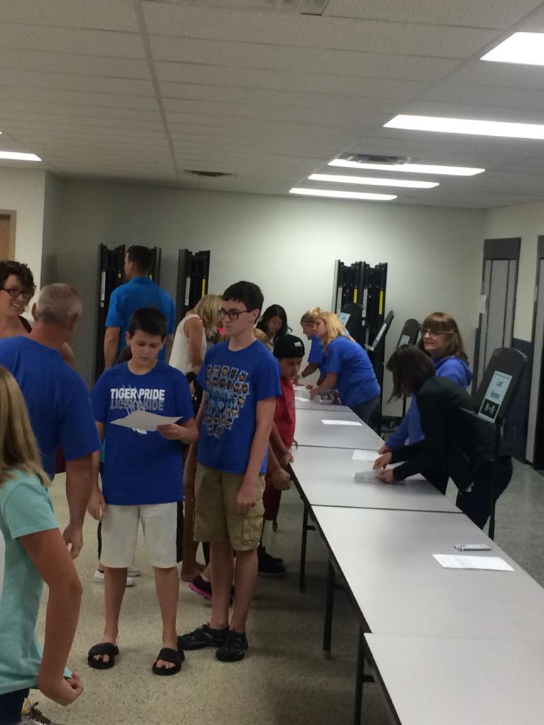 otmstigers's tweet image. Welcome 6th grade! @otmstigers #eyeofthetiger #roar #backtoschool