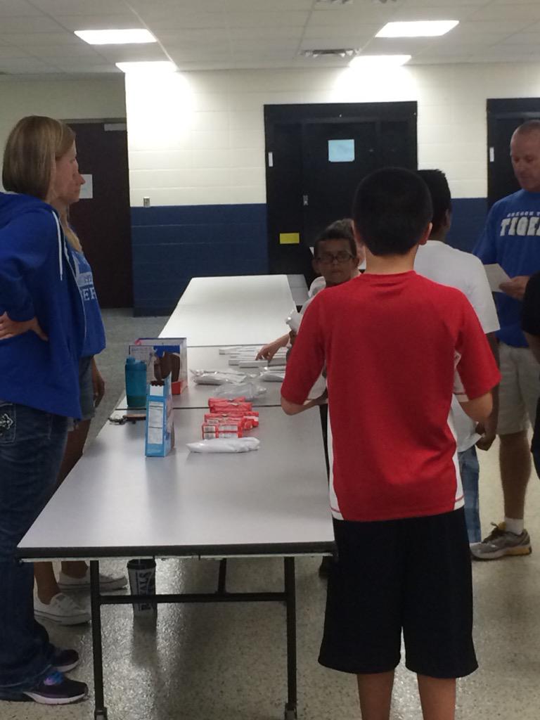 otmstigers's tweet image. Welcome 6th grade! @otmstigers #eyeofthetiger #roar #backtoschool