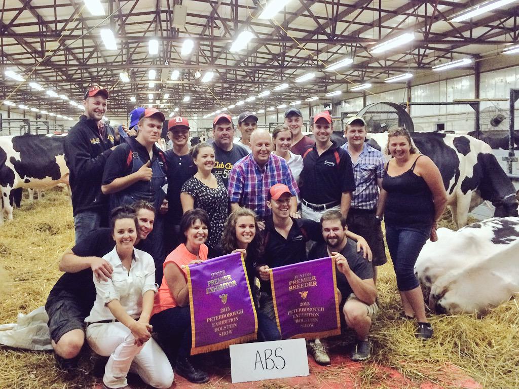 CrowleyArklie's tweet photo. Thx to this crew for a great night for @Crovalley at @ptboex winning Jr Premier Breeder/Exhibitor &amp; 7 top 2 finishes! http://t.co/I9l62IRSKl