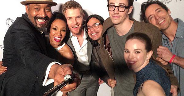 theflashbr's tweet photo. Quem do elenco de The Flash você gostaria de ver numa convenção no Brasil? Vote: http://t.co/04nqhHsvmj @DaydreamBR http://t.co/qVnTXcgT80