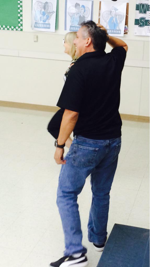 rickatkagan's tweet image. Energizing our brains &amp;amp; bodies today in Visalia CA #WinWinDiscipline w/ the great @KaganOnline #SillySport #QuickTag