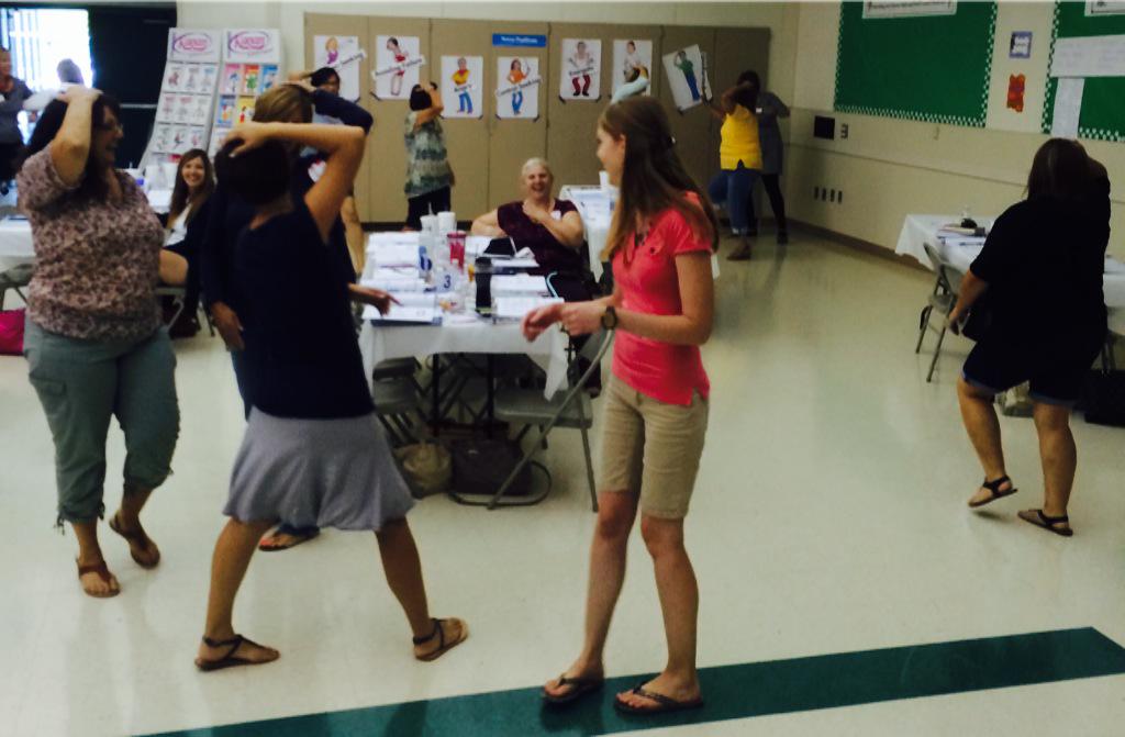 rickatkagan's tweet image. Energizing our brains &amp;amp; bodies today in Visalia CA #WinWinDiscipline w/ the great @KaganOnline #SillySport #QuickTag