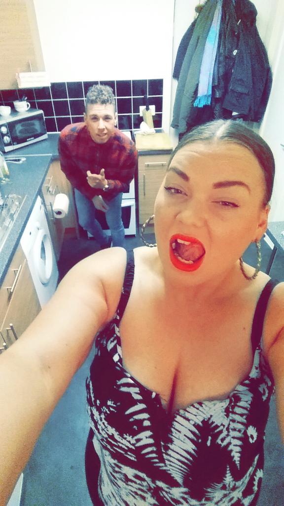 aaronmc142's tweet image. @Elizabeth121_  #Bury  #bestfriend💙💚 #LAUGH😂😂  #alcohol 🍷🍻