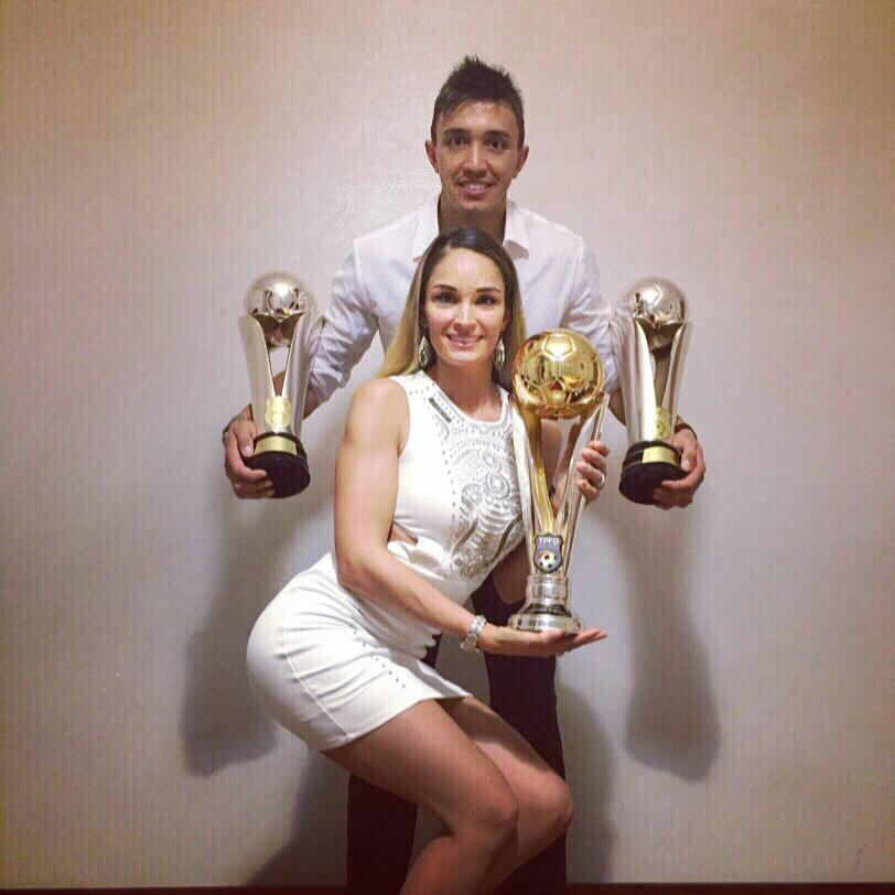 1_Muslera_25's tweet photo. Yılın kalecisi,yılın futbolcusu ve yılın 11 inin kalecisi seçildiğim için çok mutlu ve gururluyum.❤️💛GS http://t.co/QLUkFBcsiV