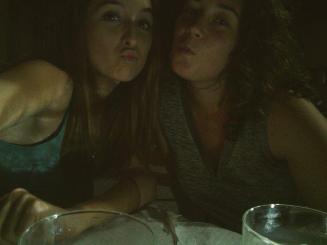 achepeache's tweet photo. @Pepoondara i mosatros q estem a verger buscanteeee!!! @PaulaValero92 http://t.co/LioNWawZrA