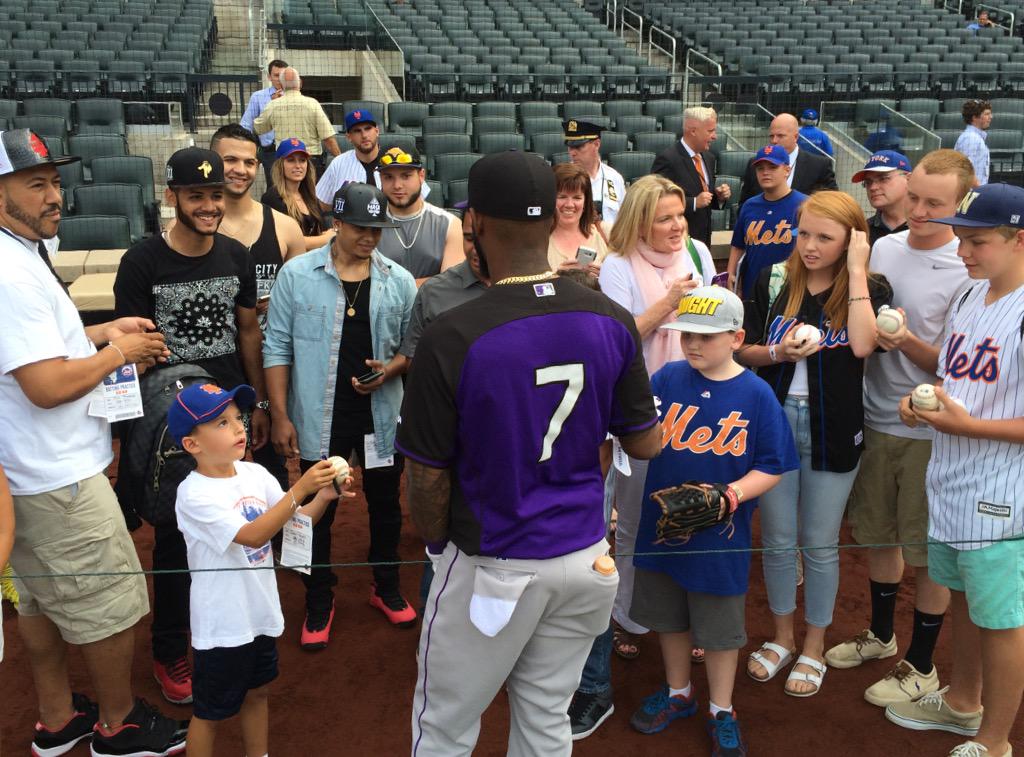 Rockies's tweet photo. Speaking of old friends, @lamelaza_7 is beloved here. Lots of smiles, lots of No. 7 jerseys. ✒️⚾️😀 http://t.co/yUYnP4Grzj