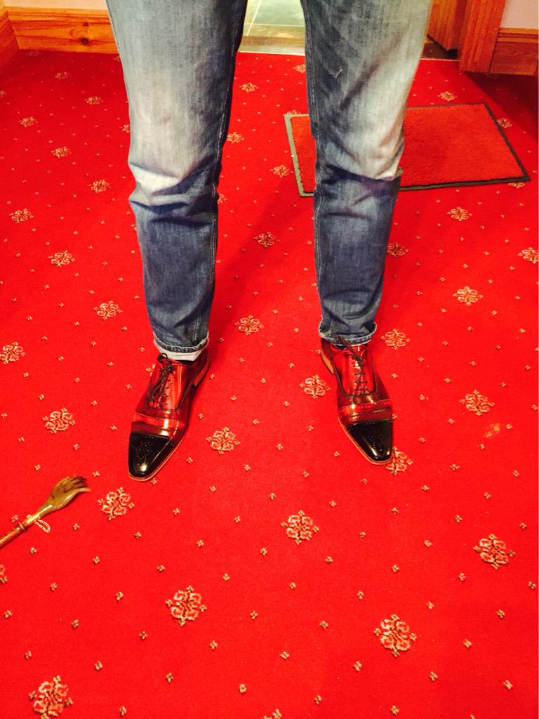 DeanPollock88's tweet photo. @JefferyWestUK I want to enquire if I can buy these shoes in size 7 from yourselves? I have tried a 8 but are to big. http://t.co/q1U2hs35FI