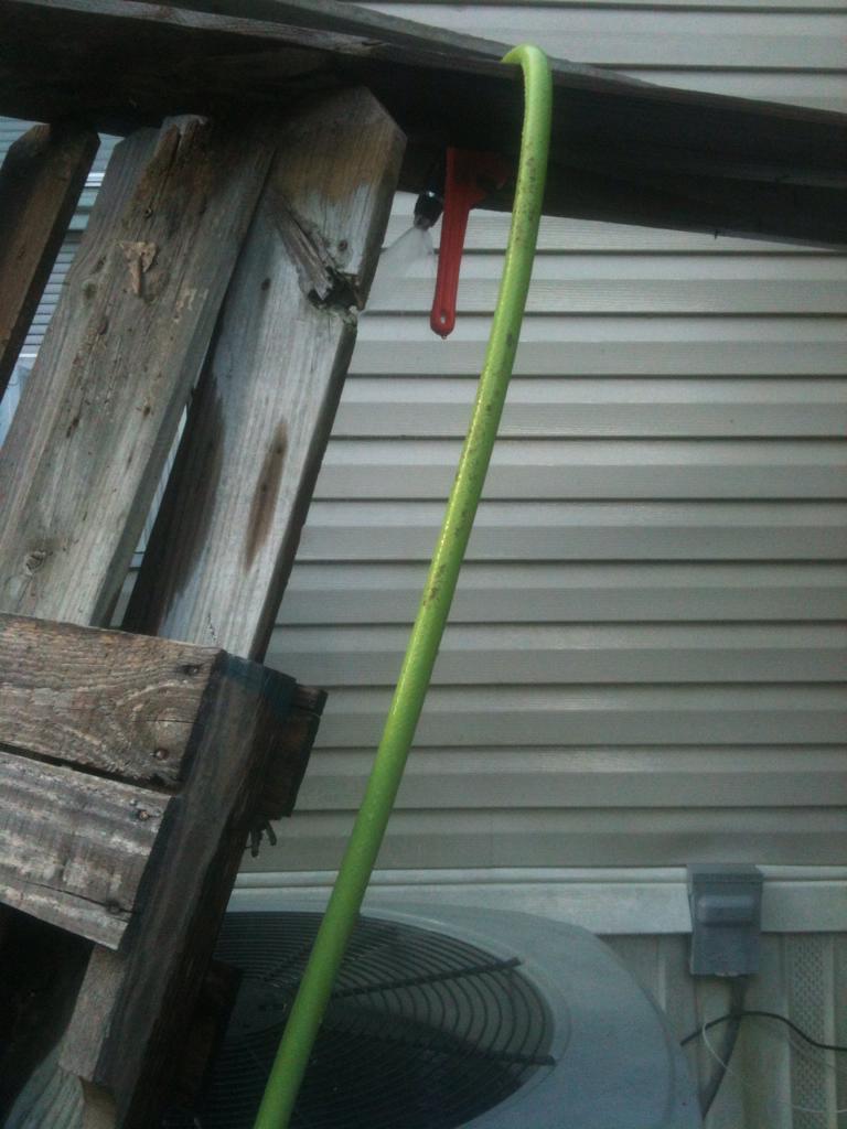 Arlyurl's tweet photo. #SouthernIngenuity #BackyardEngineering http://t.co/Taoti72I7A