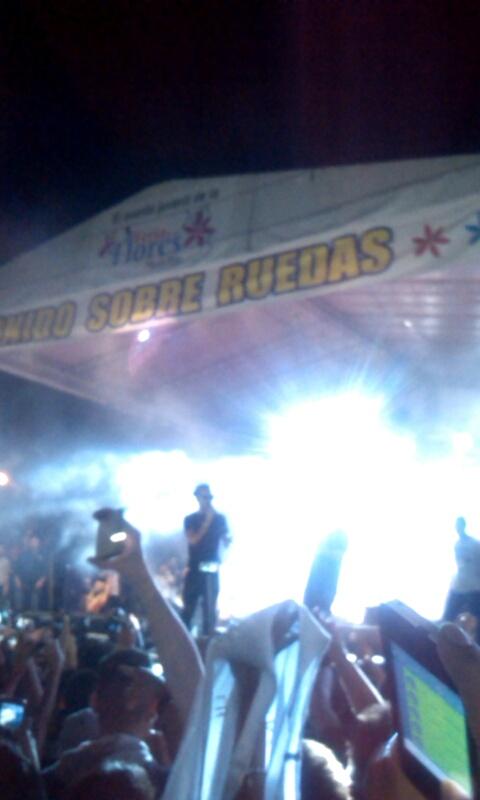 LauraArango93's tweet photo. Gracias una vez mas!!! Rompiendooo  #SonidoSobreRuedas @ArcangelPrrra http://t.co/y7yXzjf7pG