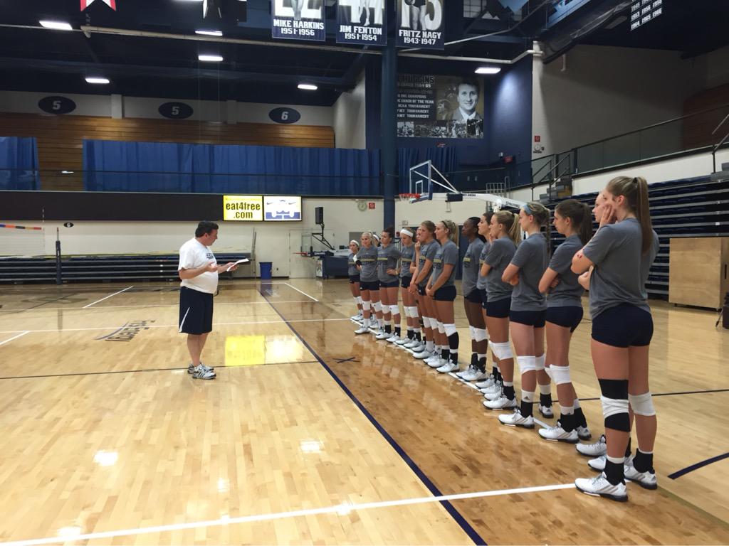 ZipsVB's tweet photo. First practice is underway!!! #zipspreseason #ZipsVB http://t.co/ad94uKzE79