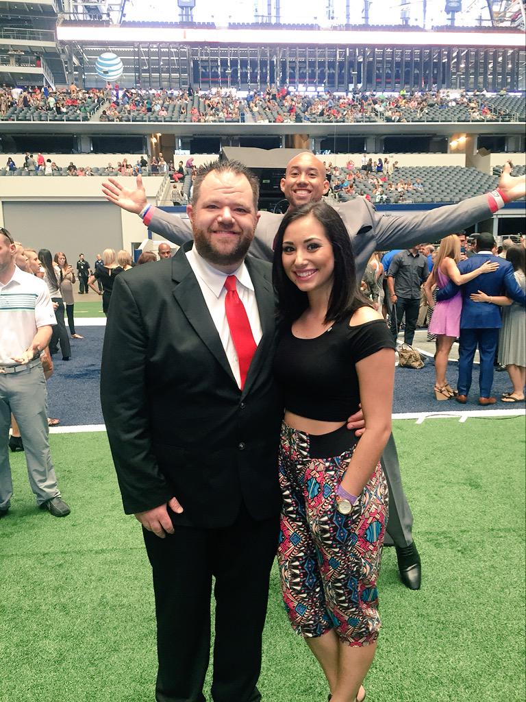 karlie_cruz7's tweet photo. just a few champions I was with this weekend ✊🏼💥💚 #SuccessSchool2015 http://t.co/kMnDcUXZUR