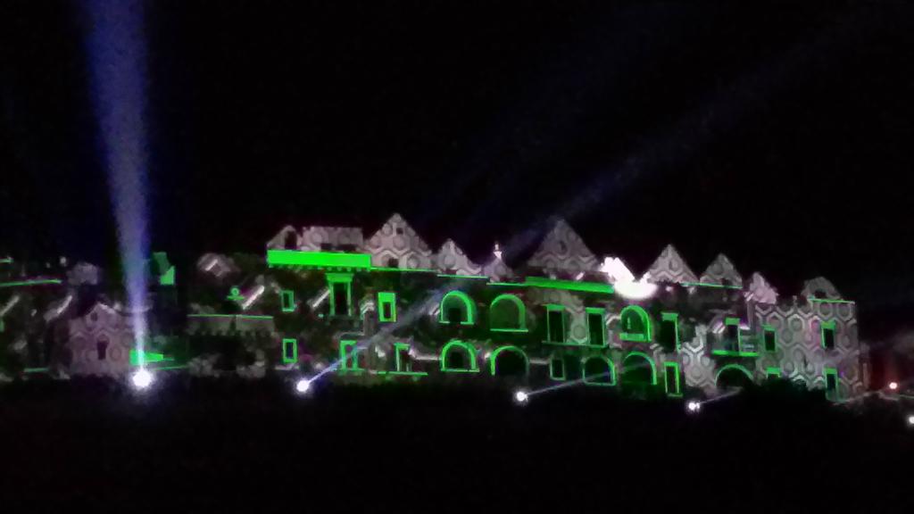 giusyargese's tweet photo. Stasera le stelle si guardano così in #valleditria #locus2015 #videomapping http://t.co/rxQ5hbZzkl