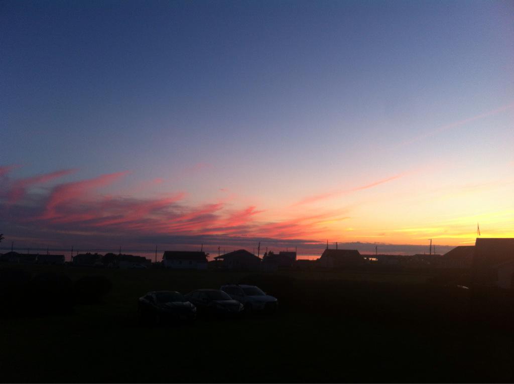 walshie1972's tweet photo. Aaaaahhh....sunset! #cottagelife http://t.co/DlRzW4BTxY