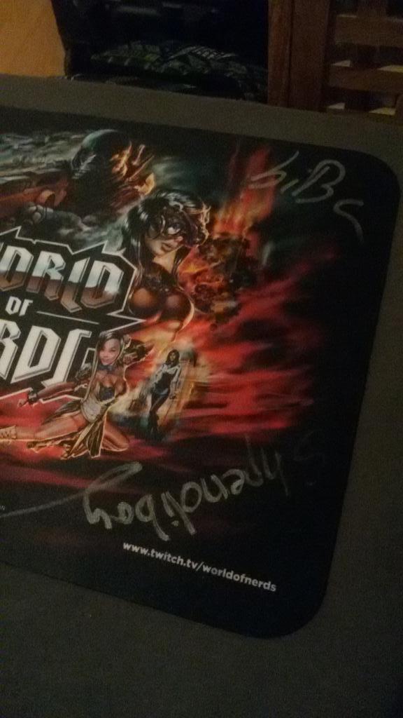 Time4PlayingHD's tweet photo. Danke an @bibanator und shpendi für die Unterschrift erstmal das Mousepad benutzen http://t.co/rTZ3ZHnYCW