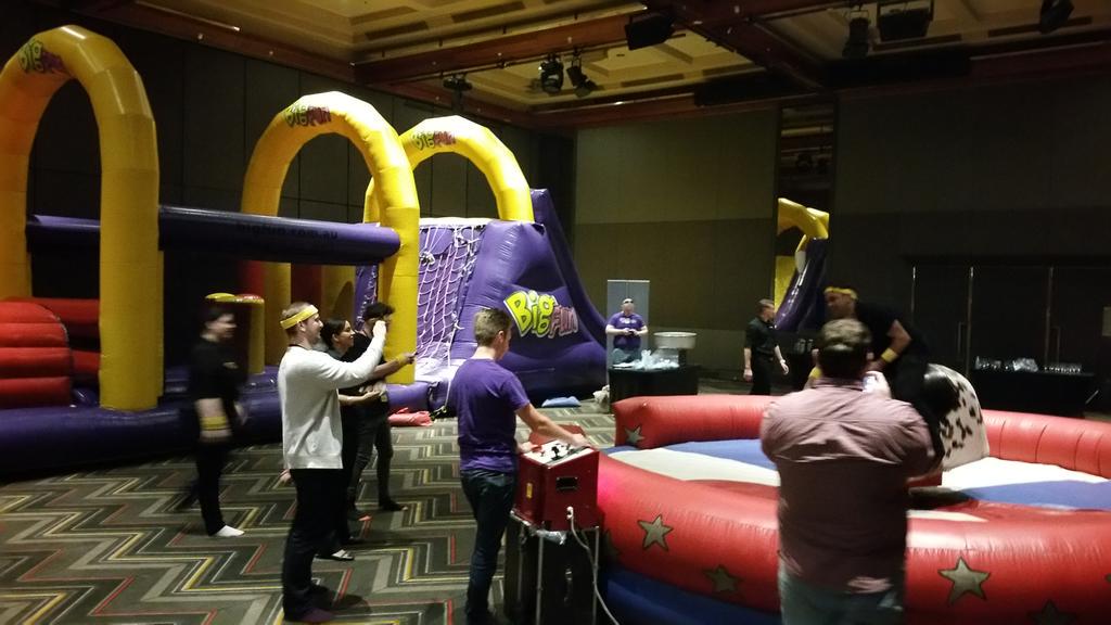 choongyan's tweet photo. Samsung = fun #vitacon15 #platinumpartner http://t.co/MR8IJv8hqc