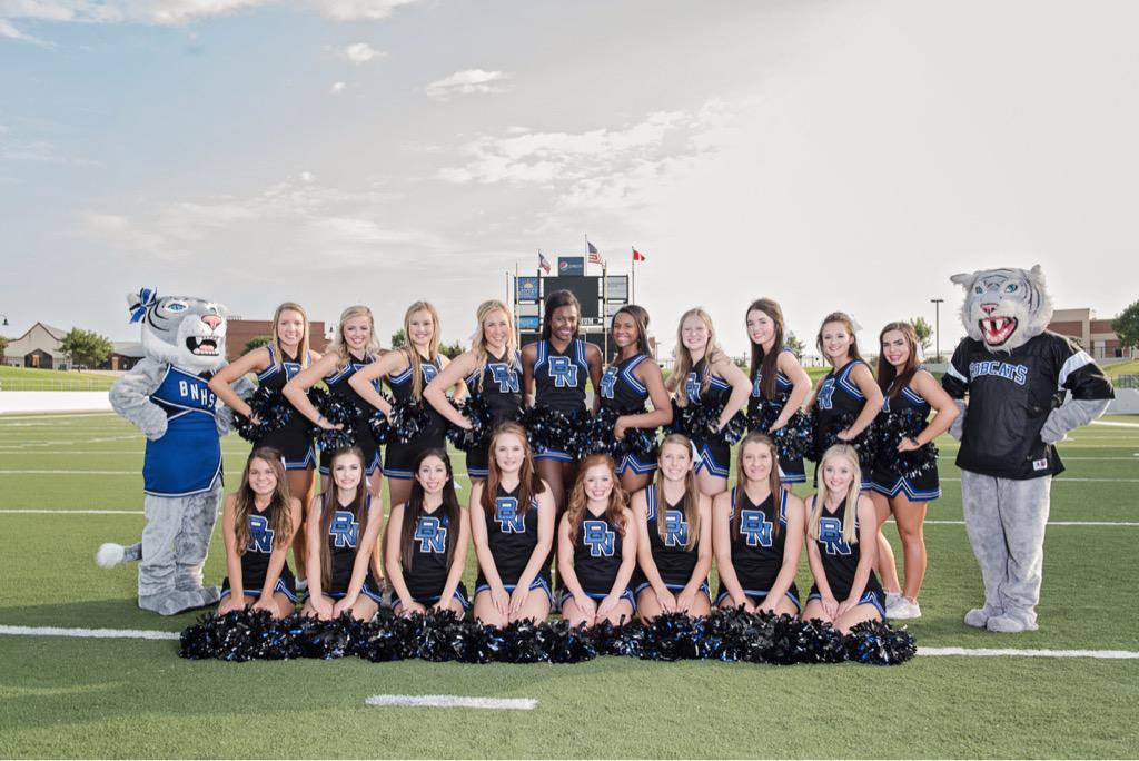 amietenten's tweet photo. My sweet varsity kids! Love them!!! #BNHScheer http://t.co/7NH0MUbR81