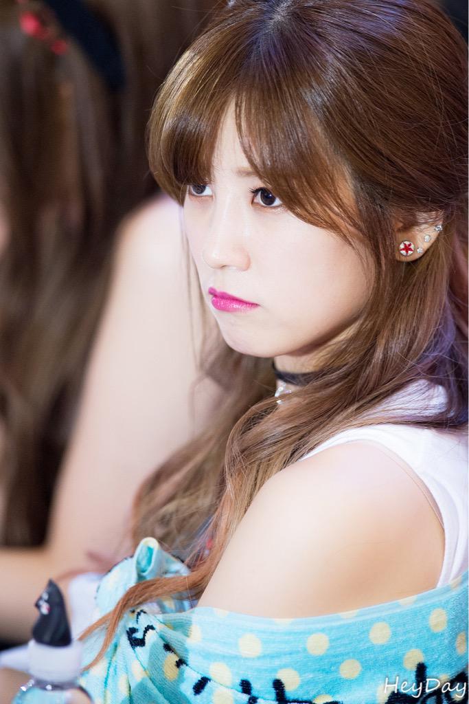flawlessrong's tweet photo. 150731 #Chorong (@Apinkpcr) - Yeouido Fansign by HeyDay http://t.co/52h0hebnmA cr: chorongnews