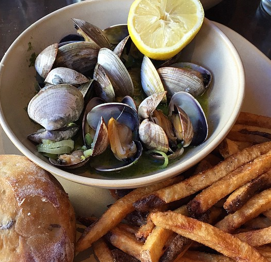 UrbaneSeattle's tweet image. Monday blues? Come in for our tasty Steamed Manila Clams! || pic by @RealJasonChang on Instagram