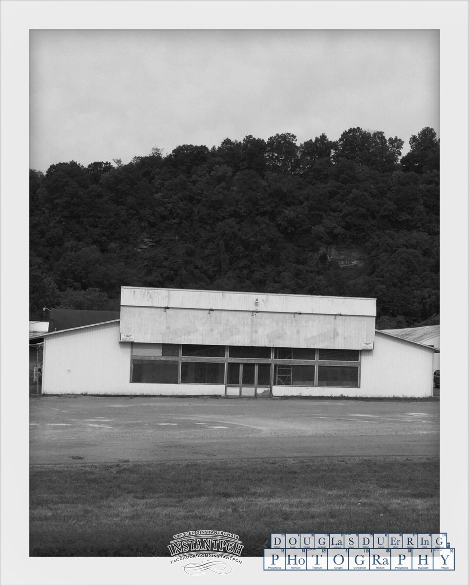 InstantPgh412's tweet photo. Abandoned. Fujifilm fp3000B Kodak masterview 4x5 #film #Pittsburgh @vstpgh @Kodak #Kodak @Polaroid back http://t.co/eF7YJACDzQ