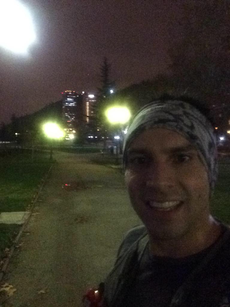 corremos's tweet photo. Muy buen entreno #postpega Y tu? Aprovechas de irte del trabajo a la casa corriendo? #ahorrateelmetro http://t.co/FIxANOEdBc