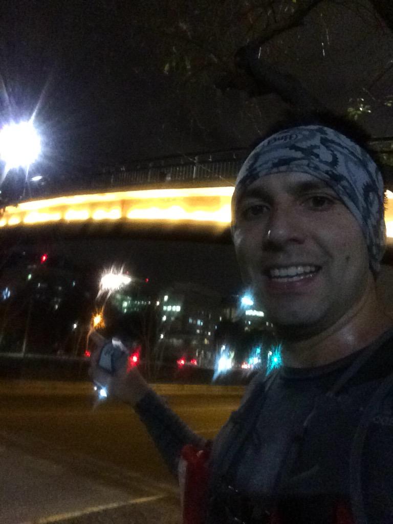corremos's tweet photo. Muy buen entreno #postpega Y tu? Aprovechas de irte del trabajo a la casa corriendo? #ahorrateelmetro http://t.co/FIxANOEdBc