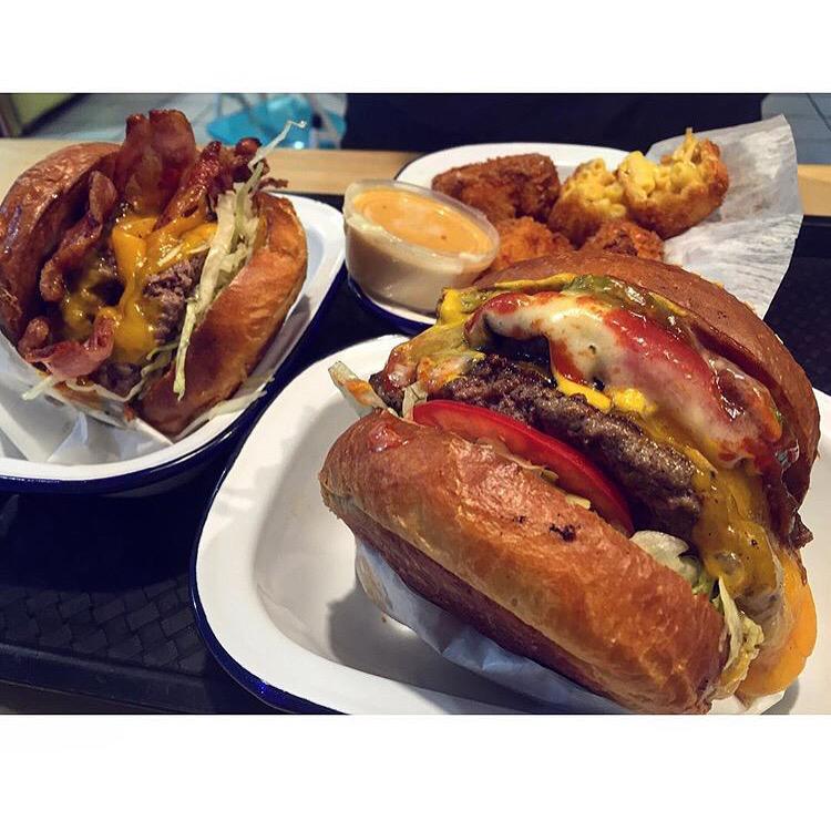 sHenaniganszszs's tweet photo. Better days are here! Open all day 12-9 #191buckleyst #essendon #dudeburger #coldsmokedbacon pic by @lozdavis http://t.co/k7ozrl8GSV