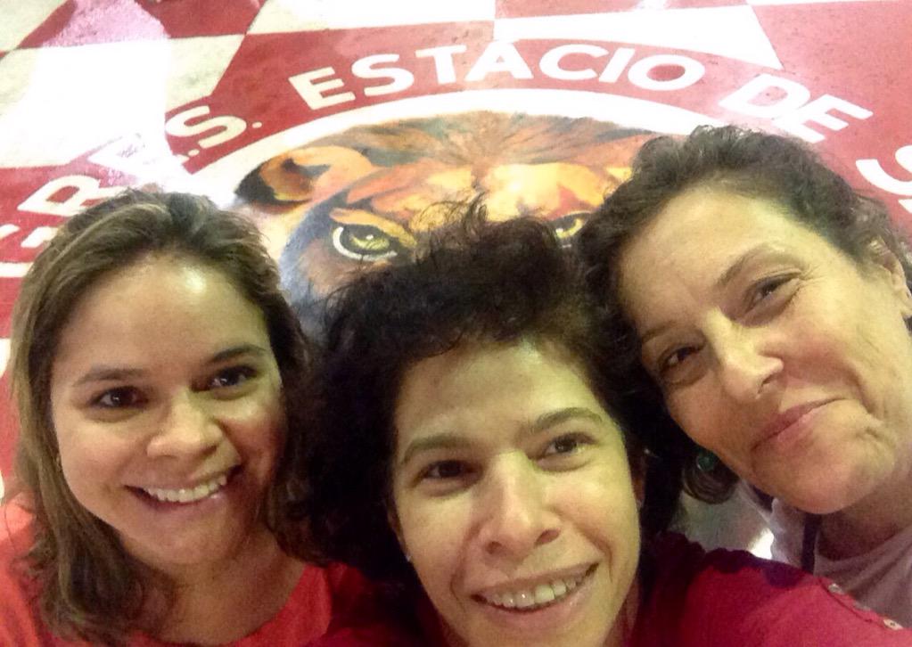 nicolleribeiro's tweet image. Hoje teeem!! 🎶 #BerçoDoSamba #BateriaMedalhaDeOuro #EstácioDeSá #🍒 #💋😘💋 #👑