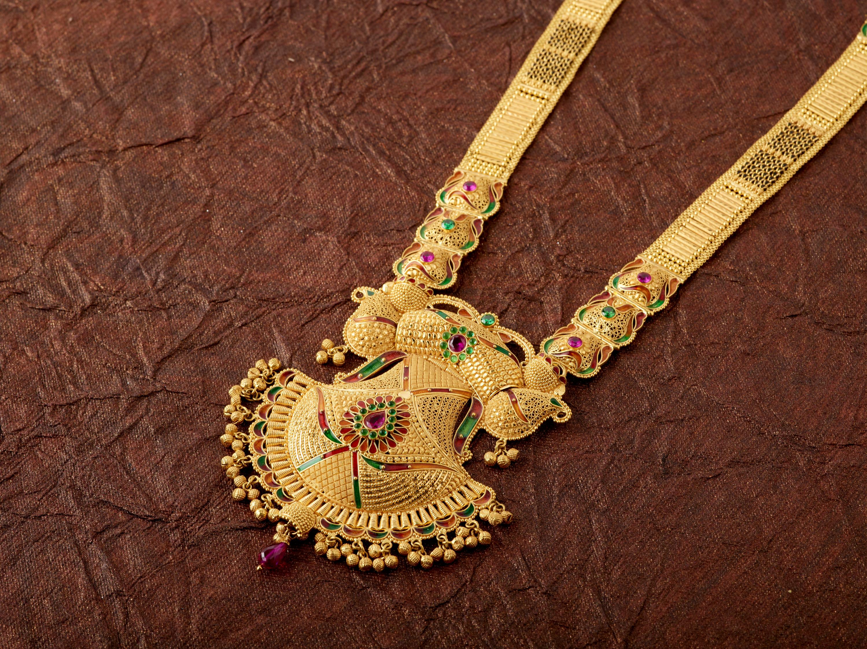 Chandukaka Saraf and Sons Pvt Ltd on X Mangalsutra Mahotsav in all of our shops. Get an assured gift on purchase of any Mangalsutra above Rs. 10 000 http t gLQmCDl3wW X