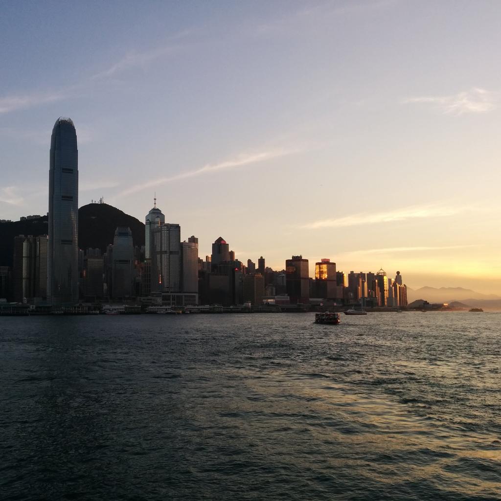 SamTheLocal's tweet image. Are you ready for another day, another sunset? What are you doing differently today?

#hongkong #hk #sunset #goals