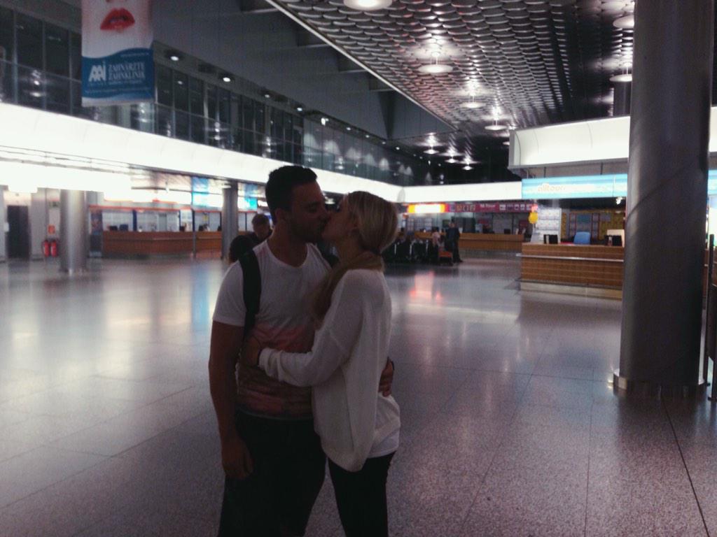 1996Josie's tweet photo. 👋🏽😭✈️ #Ihategoodbyes http://t.co/V8OemmK21n