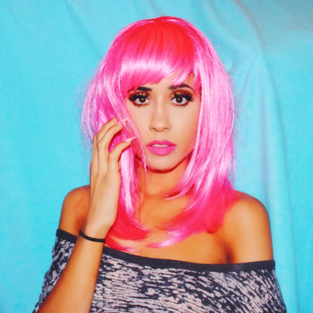 TheLexiNoel's tweet photo. I believe in pink💖🌈🐬-Audrey http://t.co/I8KjfAsRDm