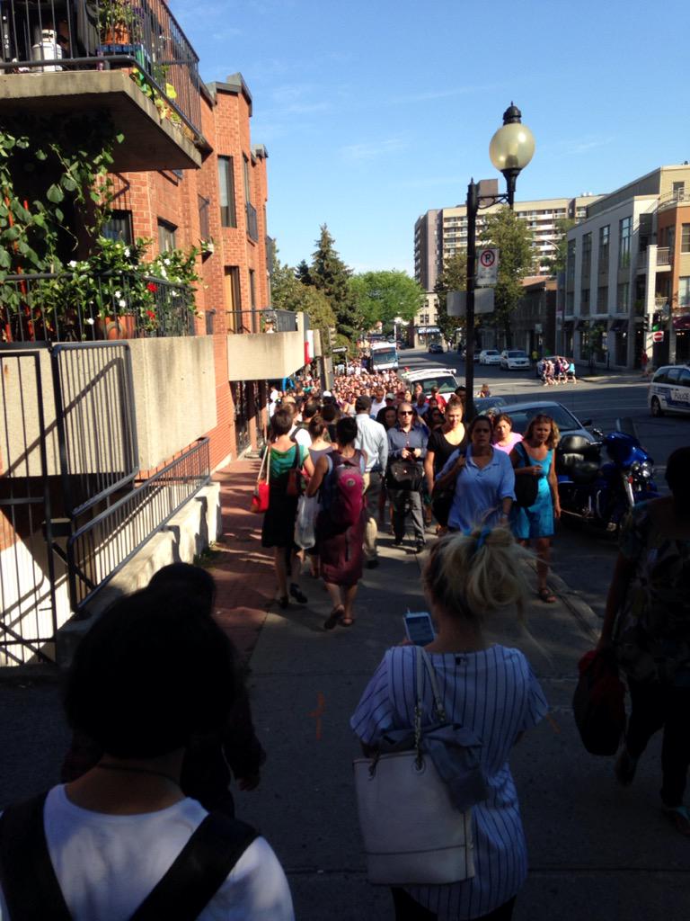 Spootsprite's tweet photo. Got stuck in the metro this afternoon: four blocks worth of line-up. #stm #Montreal #longueuil http://t.co/HoqfpuVH9F