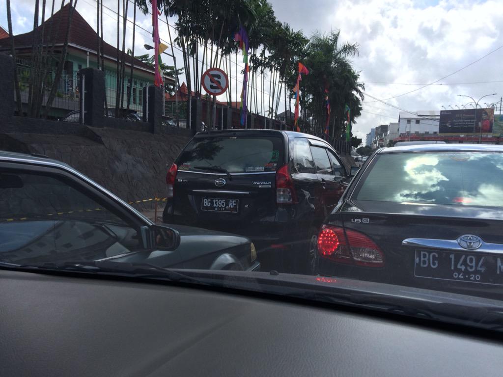 JkwPres's tweet photo. @TMCPoldaMetro ini mobil tdk tau aturan http://t.co/IH9rKiC6my