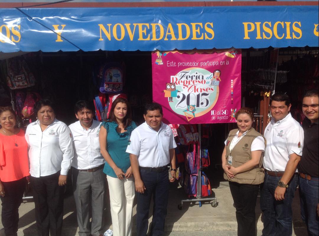 VictorMasT's tweet photo. Feria del Regreso a Clases. @DavidBalam  @OscarCondeCanto @leny_chi @anahitulum  @Armando_Angulo http://t.co/qGivd9vK7j