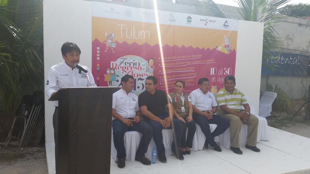 VictorMasT's tweet photo. Feria del Regreso a Clases. @DavidBalam  @OscarCondeCanto @leny_chi @anahitulum  @Armando_Angulo http://t.co/qGivd9vK7j