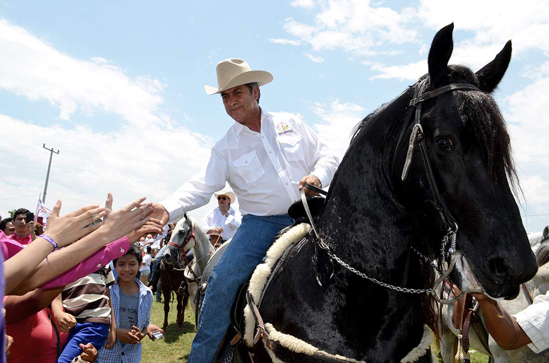 MVSNoticias's tweet photo. .@JaimeRdzNL dice que seguirá con viajes pese a críticas y aplicará la técnica ‘Rocky’ http://t.co/1aPgDyrPYg http://t.co/agXfNHVHwh